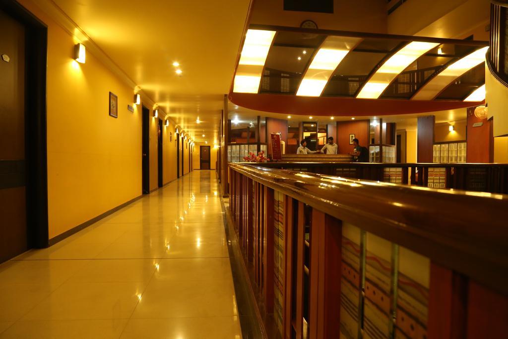 Hotel Metropolis Hubli Kültér fotó