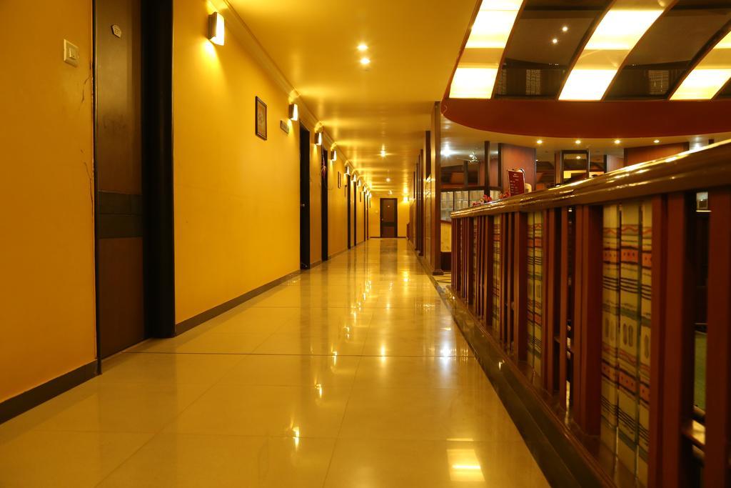 Hotel Metropolis Hubli Kültér fotó