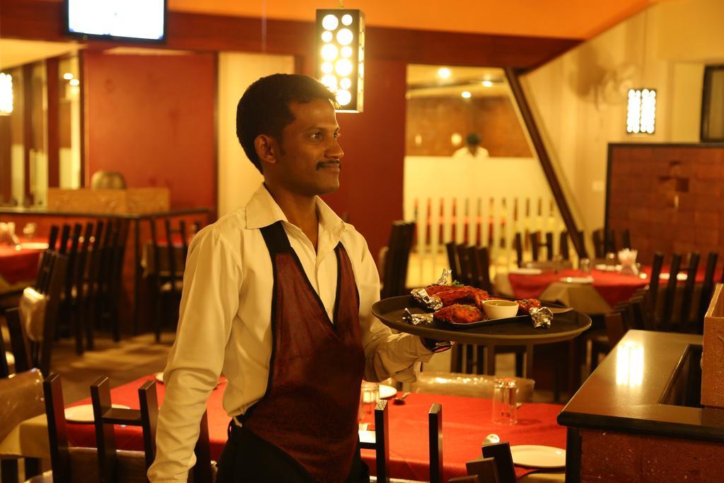 Hotel Metropolis Hubli Kültér fotó