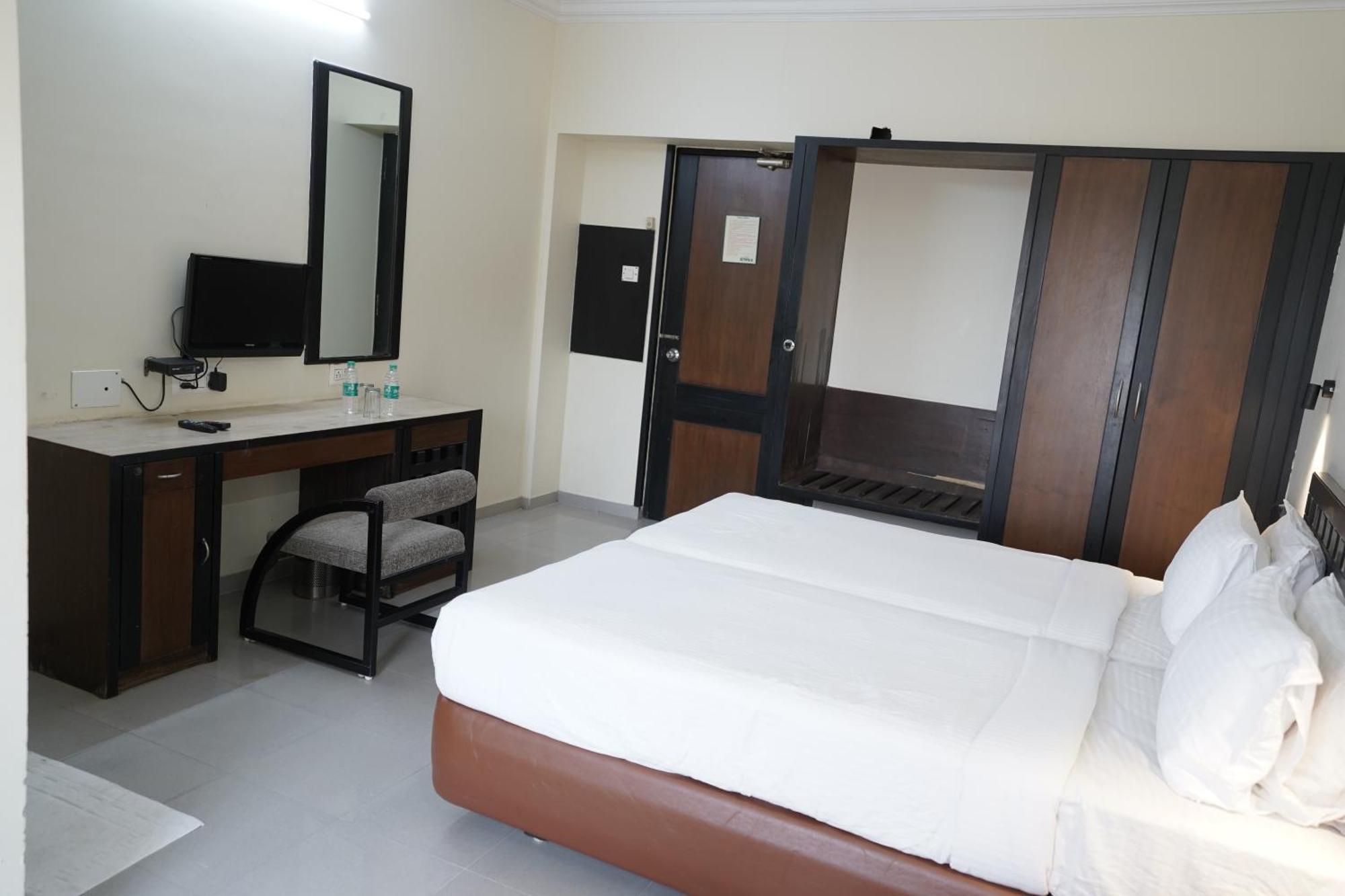 Hotel Metropolis Hubli Kültér fotó