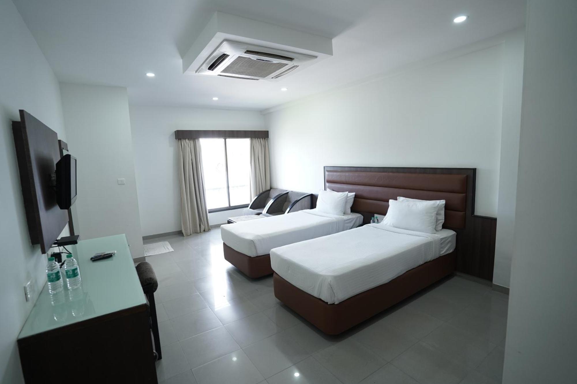 Hotel Metropolis Hubli Kültér fotó
