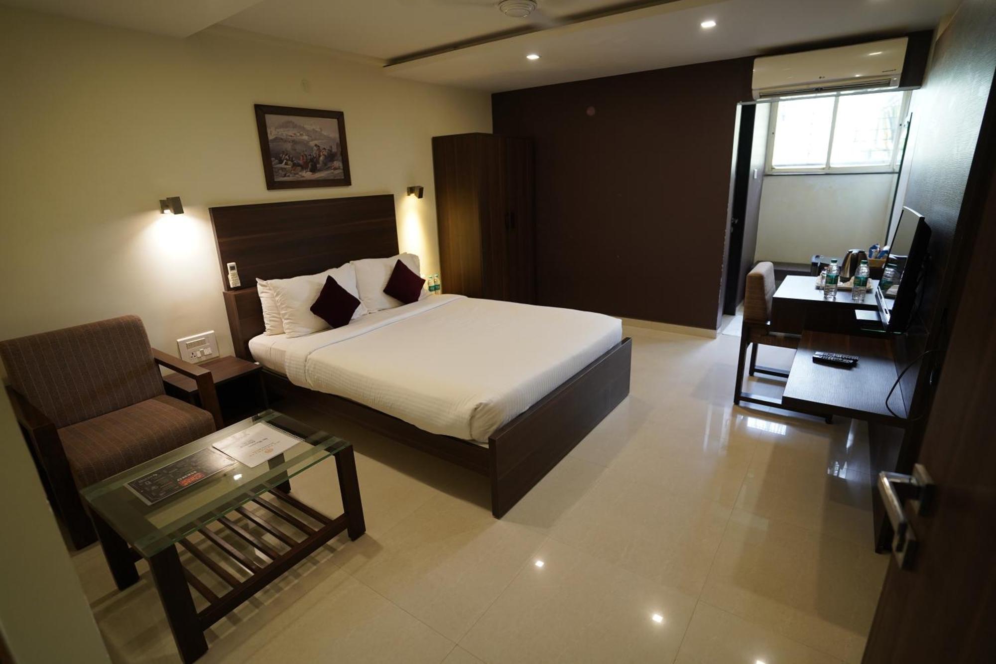 Hotel Metropolis Hubli Kültér fotó