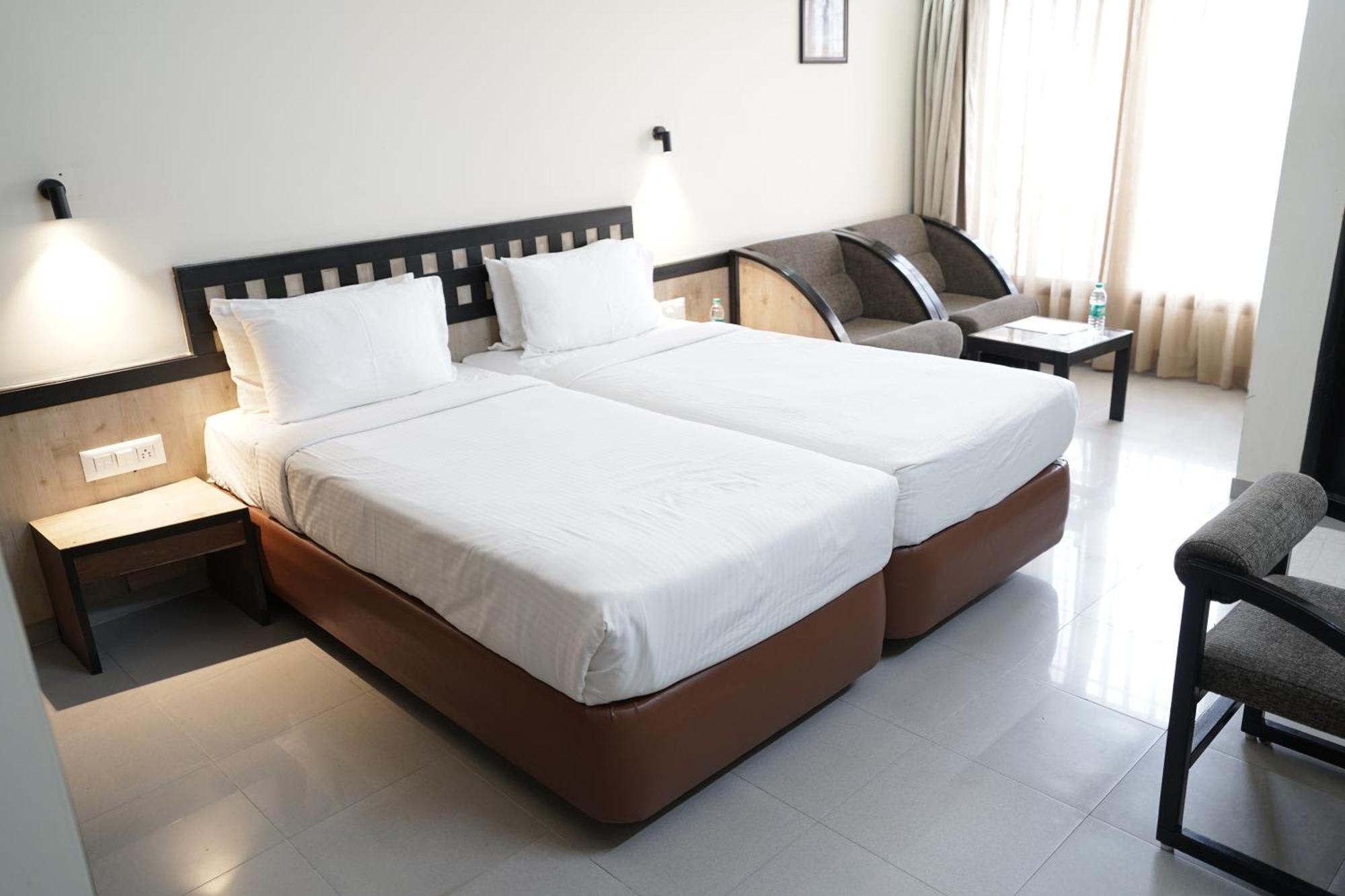 Hotel Metropolis Hubli Kültér fotó